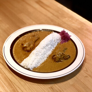 CURRY BAL くじら