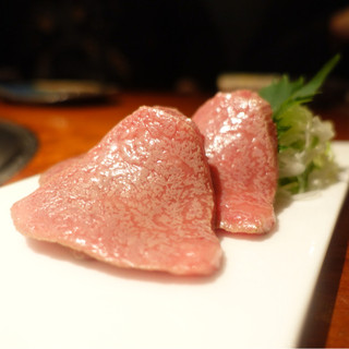 よろにく