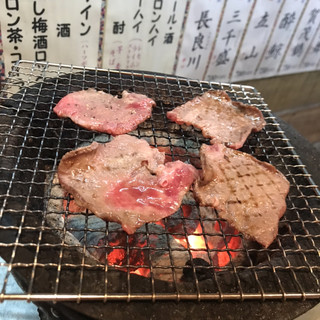 茜