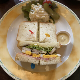カフェ フロインドリーブ 本店
