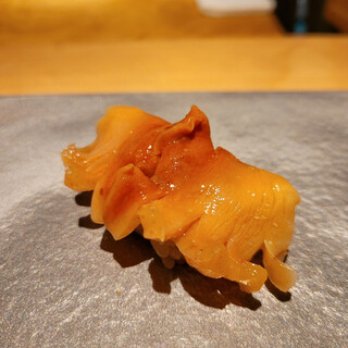 鮨 猪股