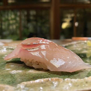 さえき