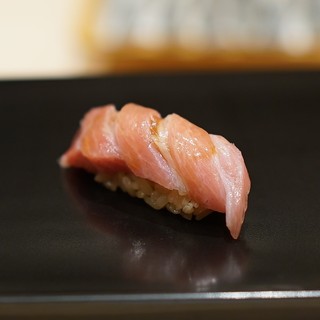 鮨 竜介