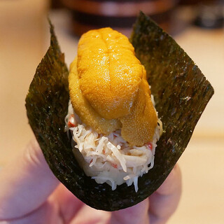 鮨 在