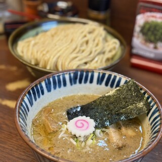 三三七